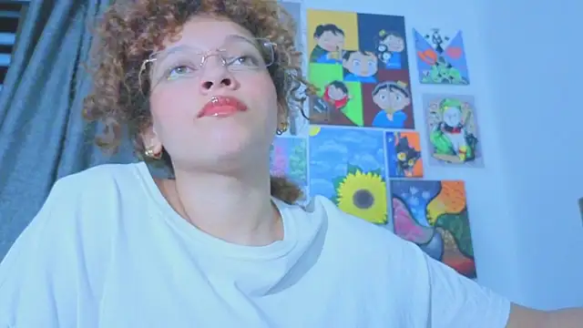 Snapshot of Ada_gales_ chatting on 06-18-26, 03:27 Ada gales online show from 06-18-26, 03:27