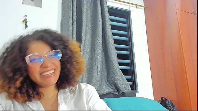 Snapshot of Ada_gales_ chatting on 10-30-25, 03:49 Ada gales  online show from 10-30-25, 03:49