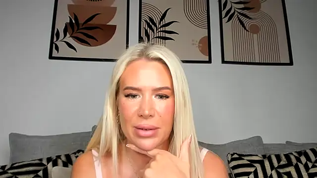 Snapshot of Alexia-Lee chatting on 10-15-25, 08:39 Alexia-Lee online show from 10-15-25, 08:39