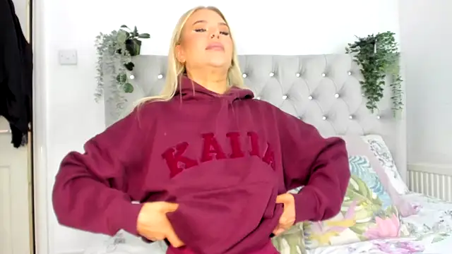 Snapshot of Alexia-Lee chatting on 02-07-25, 10:40 Alexia-Lee online show from 02-07-25, 10:40