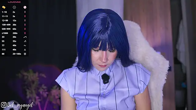 Snapshot of Bella-Franco chatting on 06-18-26, 05:51 Bella-Franco online show from 06-18-26, 05:51