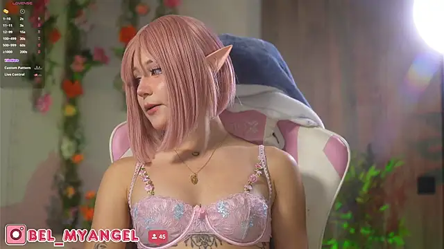 Bella-Franco online show from 10-28-25, 03:44