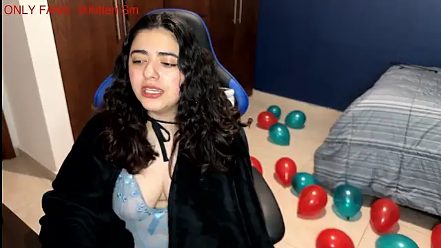 Ales Kitten online show from 02-14-25, 03:54