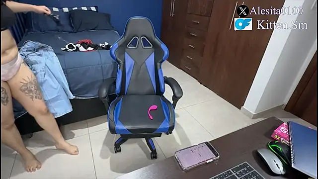 Ales Kitten online show from 10-13-25, 06:09