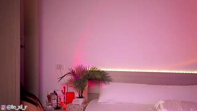 Lexi Reed online show from 10-20-25, 02:06