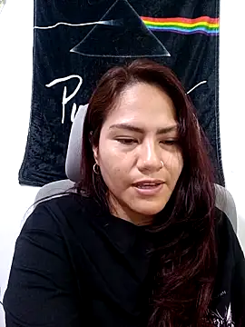 Snapshot of ZUCAAT chatting on 10-10-25, 04:13 ZUCAAT online show from 10-10-25, 04:13
