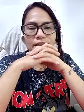 Snapshot of ZUCAAT chatting on 10-17-25, 10:44 ZUCAAT online show from 10-17-25, 10:44