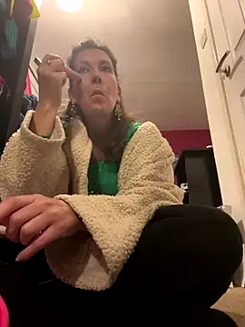 Lwhite1 online show from 12-17-25, 04:45