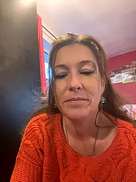 Lwhite1 online show from 10-28-25, 04:39