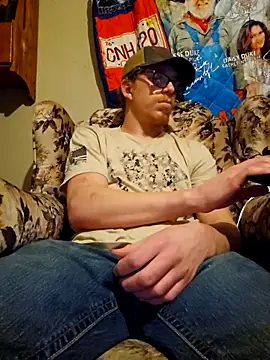 Snapshot of REDHAMMER_ chatting on 03-05-25, 12:16 REDHAMMER online show from 03-05-25, 12:16