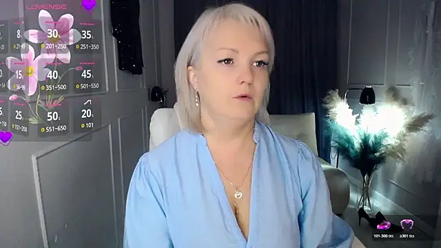 Juarnea online show from 10-22-25, 01:43