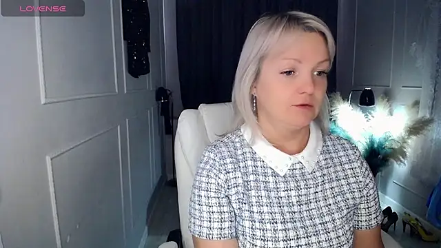 Juarnea online show from 04-15-26, 08:09