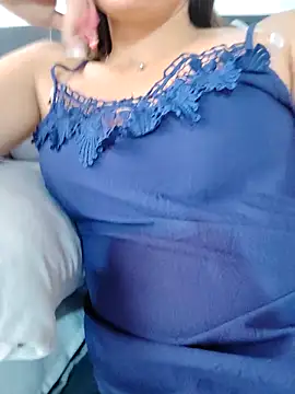 merlinaadams  online show from 09-08-25, 04:39