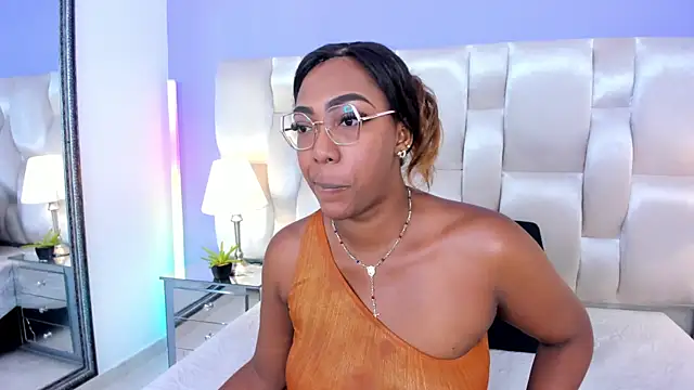 Snapshot of dirtyvictoria chatting on 10-24-25, 12:15 dirtyvictoria online show from 10-24-25, 12:15