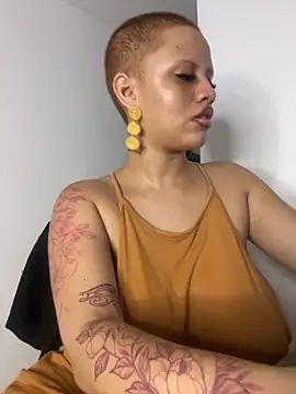 Snapshot of Charlotee_ chatting on 09-25-25, 06:08 Charlotee  online show from 09-25-25, 06:08