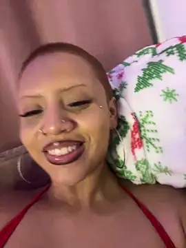 Snapshot of Charlotee_ chatting on 01-21-25, 06:33 Charlotee  online show from 01-21-25, 06:33