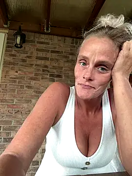 Snapshot of vixendoll87 chatting on 09-20-25, 10:26 vixendoll87 online show from 09-20-25, 10:26