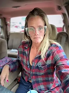 Snapshot of vixendoll87 chatting on 03-16-25, 09:16 vixendoll87 online show from 03-16-25, 09:16