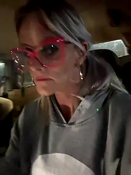 Snapshot of vixendoll87 chatting on 11-16-25, 12:26 vixendoll87 online show from 11-16-25, 12:26