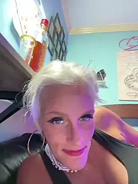 Snapshot of vixendoll87 chatting on 11-23-25, 04:55 vixendoll87 online show from 11-23-25, 04:55