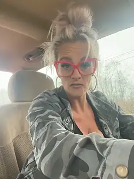 Snapshot of vixendoll87 chatting on 01-14-26, 08:12 vixendoll87 online show from 01-14-26, 08:12