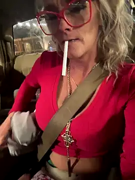 Snapshot of vixendoll87 chatting on 12-17-25, 05:12 vixendoll87 online show from 12-17-25, 05:12