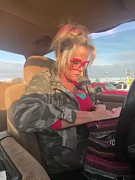 Snapshot of vixendoll87 chatting on 03-18-26, 11:05 vixendoll87 online show from 03-18-26, 11:05