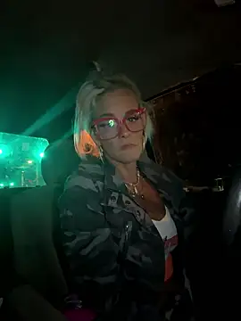 Snapshot of vixendoll87 chatting on 01-13-26, 01:42 vixendoll87 online show from 01-13-26, 01:42