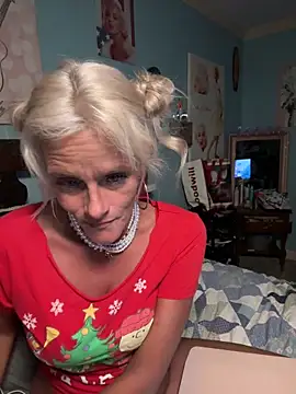 Snapshot of vixendoll87 chatting on 12-05-25, 04:11 vixendoll87 online show from 12-05-25, 04:11