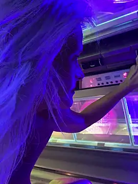 Snapshot of vixendoll87 chatting on 10-19-25, 11:18 vixendoll87 online show from 10-19-25, 11:18