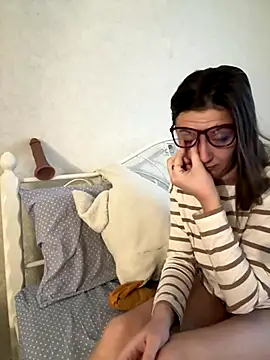 BeatriceTender online show from 12-15-25, 05:46