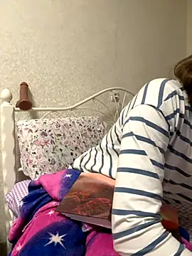 Snapshot of BeatriceTender chatting on 09-10-25, 07:02 BeatriceTender online show from 09-10-25, 07:02