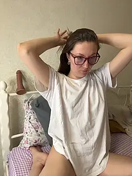 BeatriceTender online show from 04-15-26, 06:01