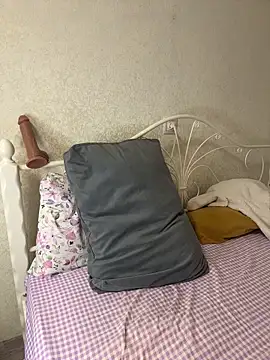 BeatriceTender online show from 04-15-26, 07:58