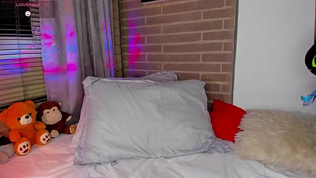 Snapshot of liam_oficial02 chatting on 02-06-26, 02:40 liam oficial02 online show from 02-06-26, 02:40