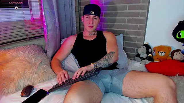 Snapshot of liam_oficial02 chatting on 01-17-26, 03:43 liam oficial02 online show from 01-17-26, 03:43