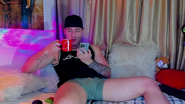 liam oficial02 online show from 09-16-25, 02:23