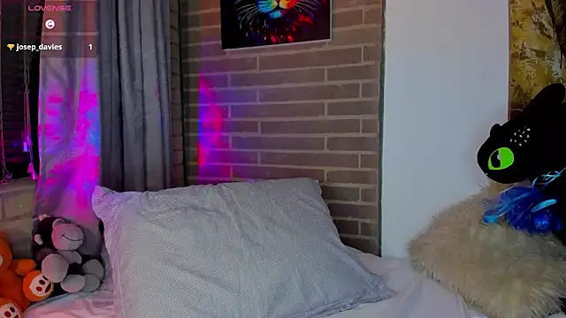 Snapshot of liam_oficial02 chatting on 02-14-26, 02:56 liam oficial02 online show from 02-14-26, 02:56