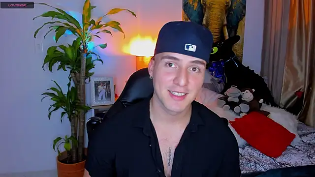 liam oficial02 online show from 02-06-25, 03:48