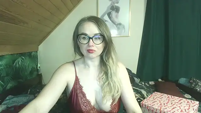 MilfKendra4U online show from 05-18-26, 07:40