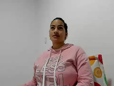 Snapshot of SamanthaBeke chatting on 04-28-26, 01:04 SamanthaBeke online show from 04-28-26, 01:04