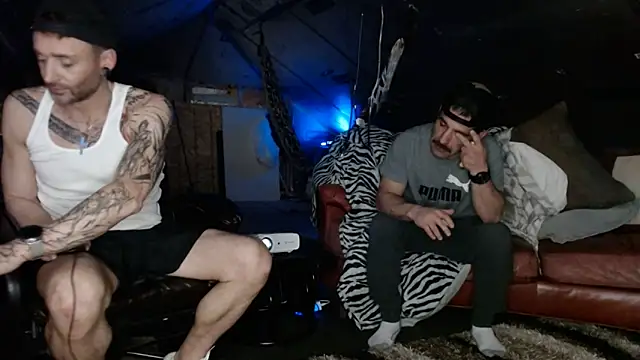 Snapshot of ShiaWay chatting on 03-12-25, 06:29 ShiaWay online show from 03-12-25, 06:29