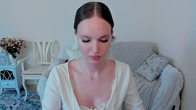 Snapshot of MishkaMe chatting on 06-19-26, 03:29 MishkaMe online show from 06-19-26, 03:29