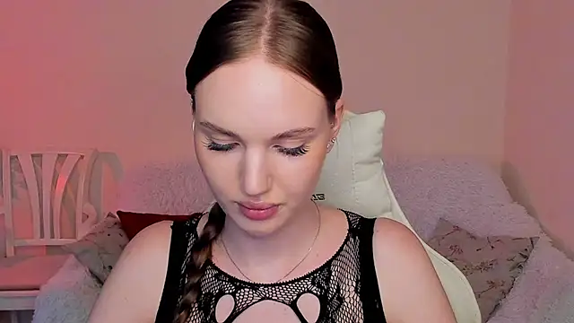 Snapshot of MishkaMe chatting on 07-10-26, 03:45 MishkaMe online show from 07-10-26, 03:45