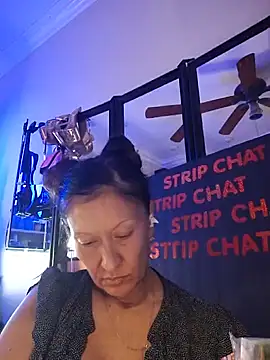 Snapshot of TheDime chatting on 09-15-25, 07:14 TheDime online show from 09-15-25, 07:14