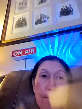 Snapshot of TheDime chatting on 02-25-26, 12:22 TheDime online show from 02-25-26, 12:22