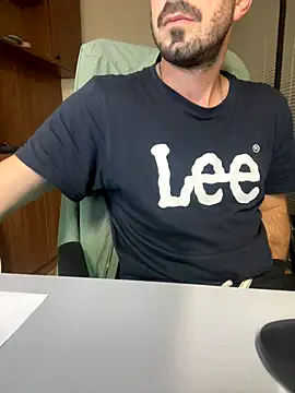 Snapshot of giorgakaci69 chatting on 10-09-25, 03:23 giorgakaci69 online show from 10-09-25, 03:23