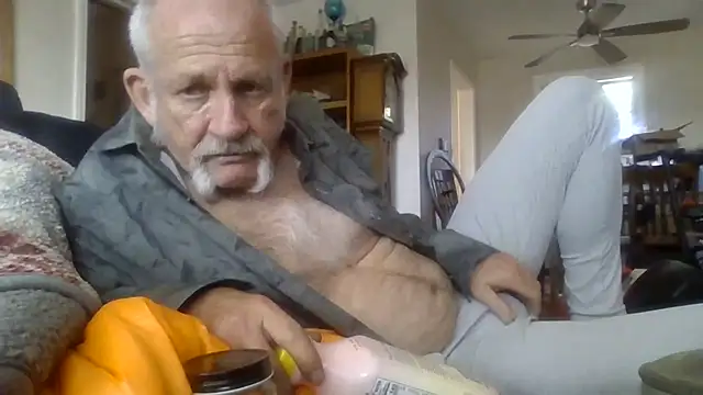 Snapshot of den-rock4u chatting on 11-24-25, 10:43 den-rock4u online show from 11-24-25, 10:43