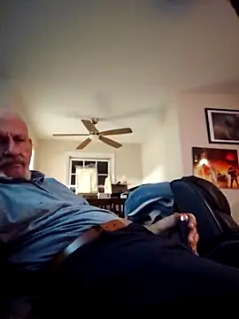 Snapshot of den-rock4u chatting on 11-12-25, 08:29 den-rock4u online show from 11-12-25, 08:29