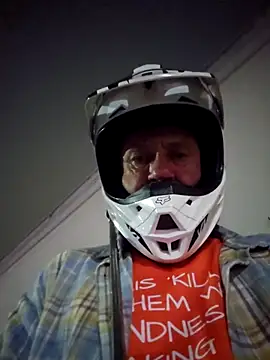 Snapshot of den-rock4u chatting on 12-20-25, 05:32 den-rock4u online show from 12-20-25, 05:32